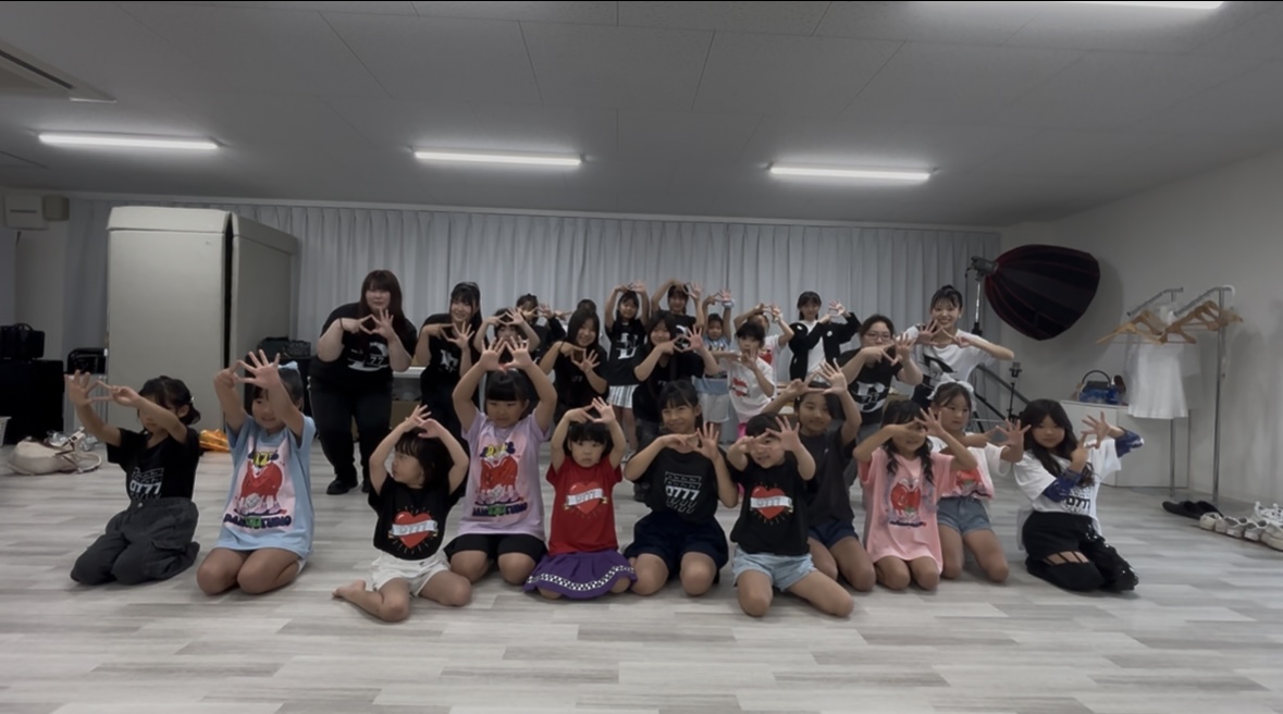 DANCE  STUDIO D777